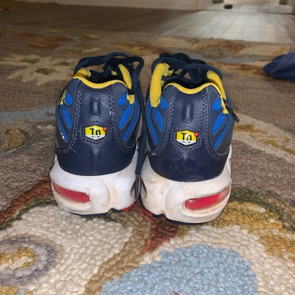 6y boys nike plus! in great condition only worn a couple times - Picture 3 of 3